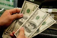 Nhiều người dân đang chuyển từ tiết kiệm USD sang VND